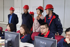 Ye Huaying, vice president of Naez Group, came to visit Sundhuaxing